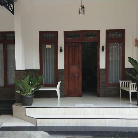 Sayana Homestay Sleman  Εξωτερικό φωτογραφία