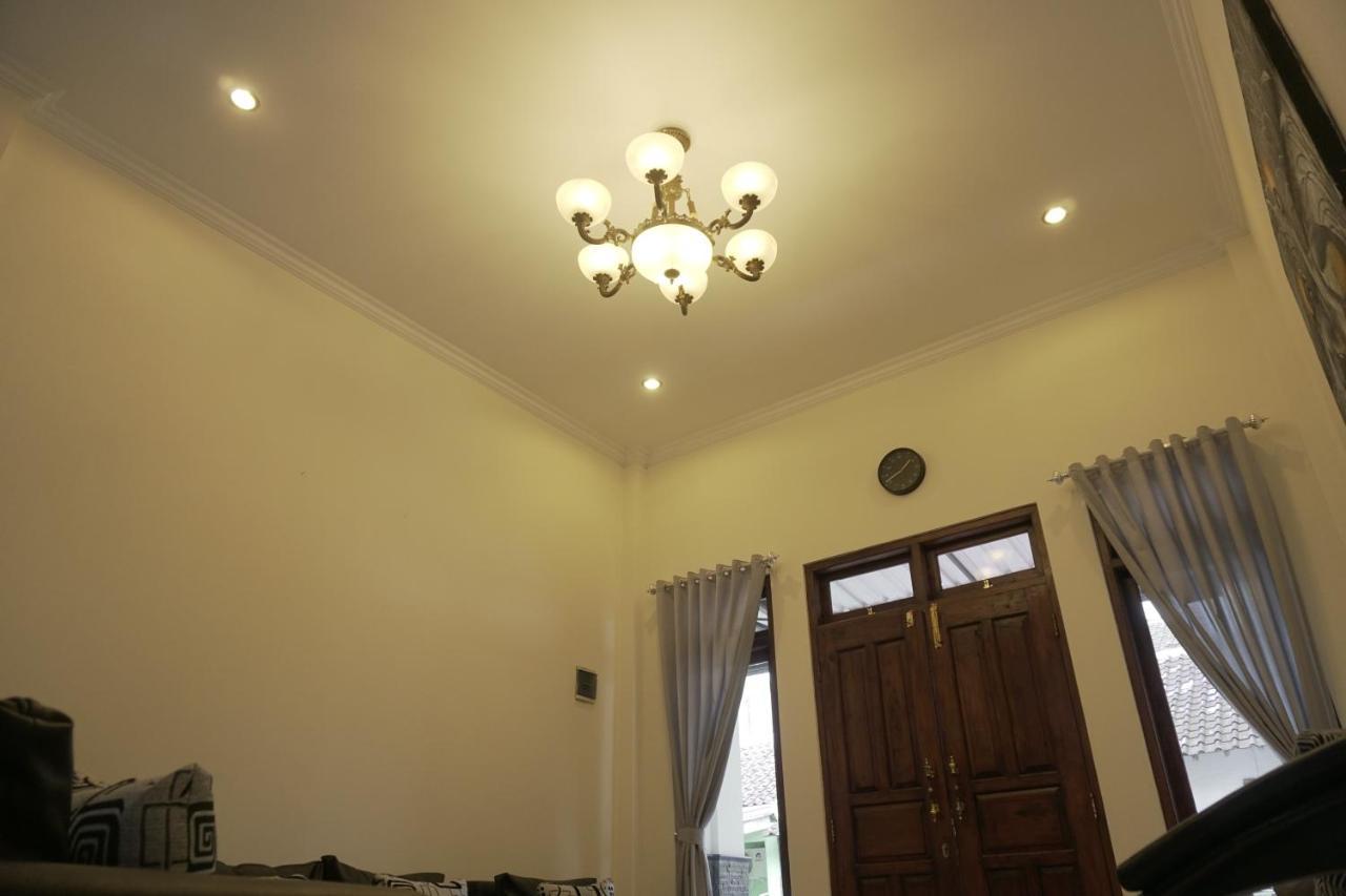 Sayana Homestay Sleman  Εξωτερικό φωτογραφία