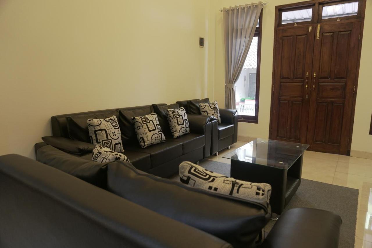 Sayana Homestay Sleman  Εξωτερικό φωτογραφία