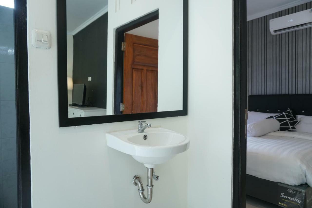 Sayana Homestay Sleman  Εξωτερικό φωτογραφία